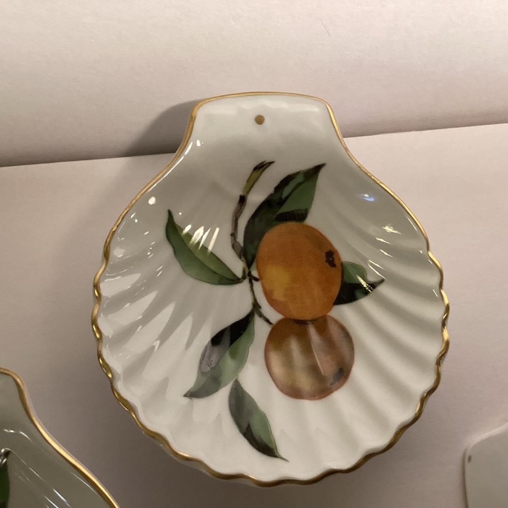 Set of 8 Royal Worcester shell shape serving dishes - Picture 7 of 9